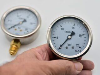 Pressure Gauge Cleaning
